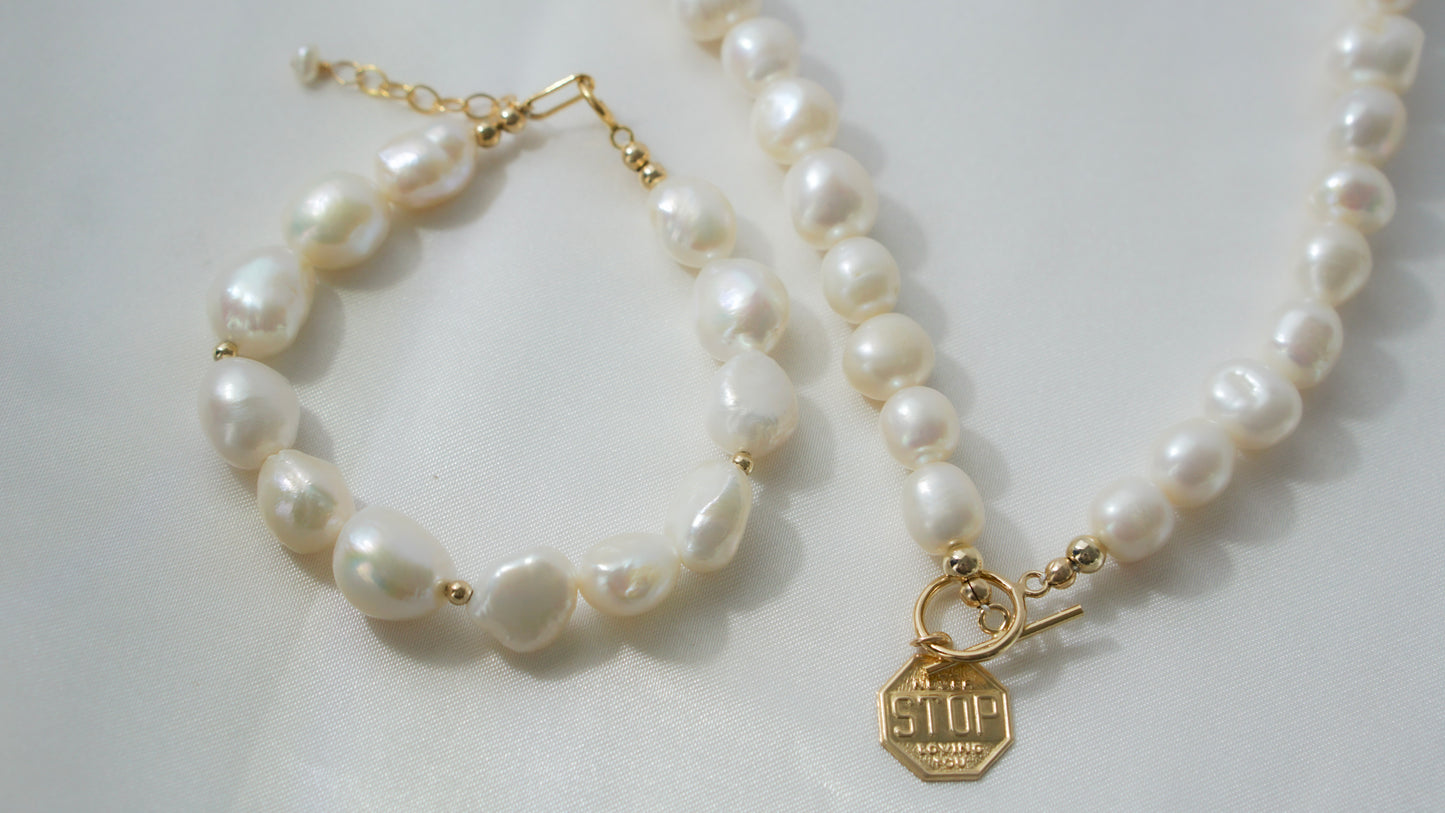 Unique Creation Pearl Clasp Necklace