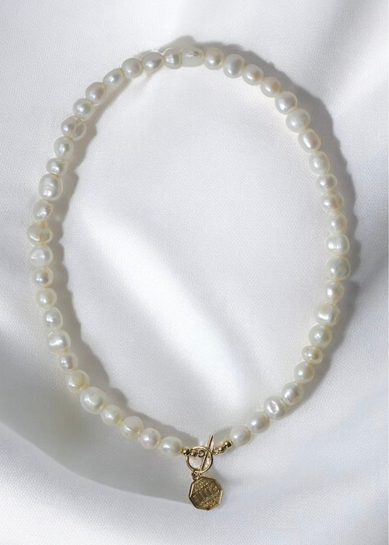 Unique Creation Pearl Clasp Necklace
