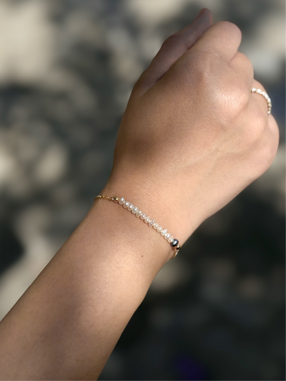 Line White Pearl Bracelet