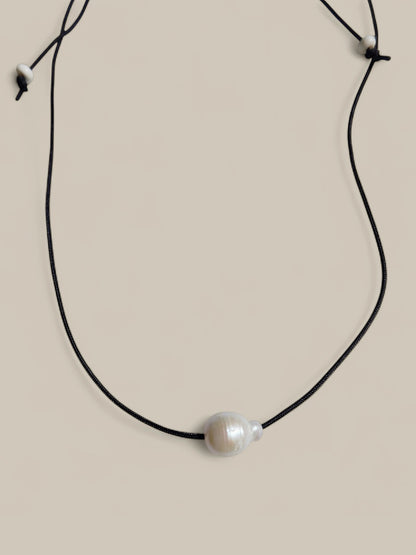 Black Tide Pearl Necklace