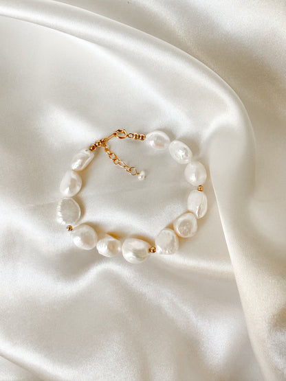 The Pearly White Bracelet