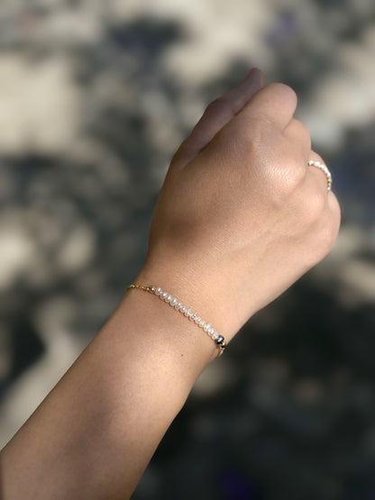 Line White Pearl Bracelet