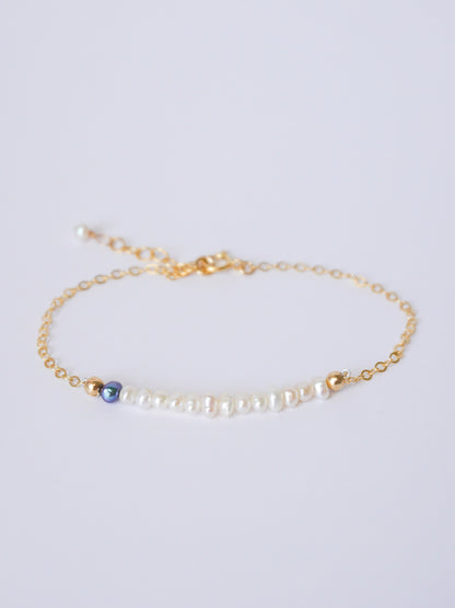Line White Pearl Bracelet