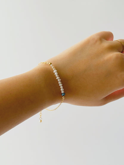 Line White Pearl Bracelet