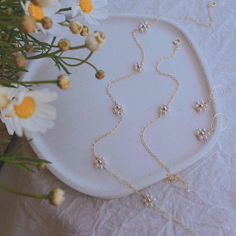 SHASTA Daisy Pearl Earrings