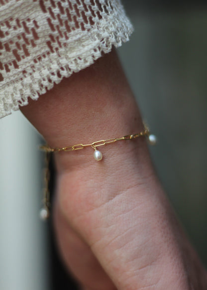 Pearl Dropping Link Bracelet