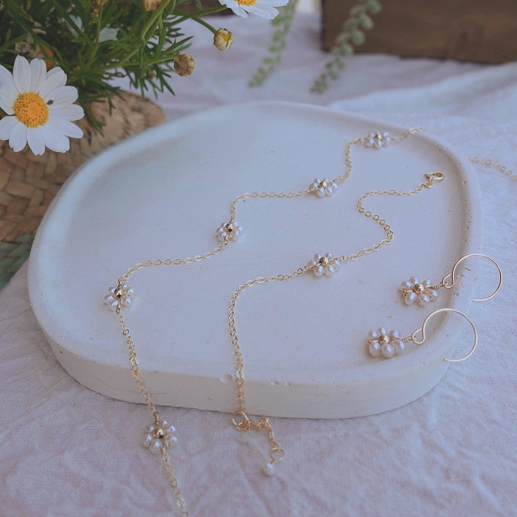 Multi-Daisy Pearl Necklace – Azil Boutique