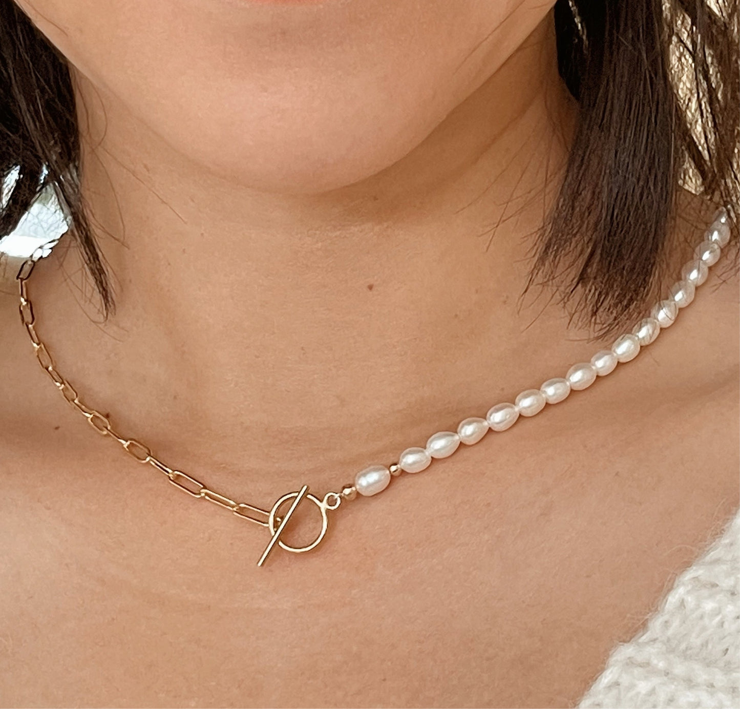 Golden Elegance Pearl Clasp Necklace