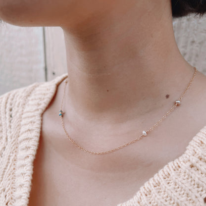 Minimal Random Pearl Necklace